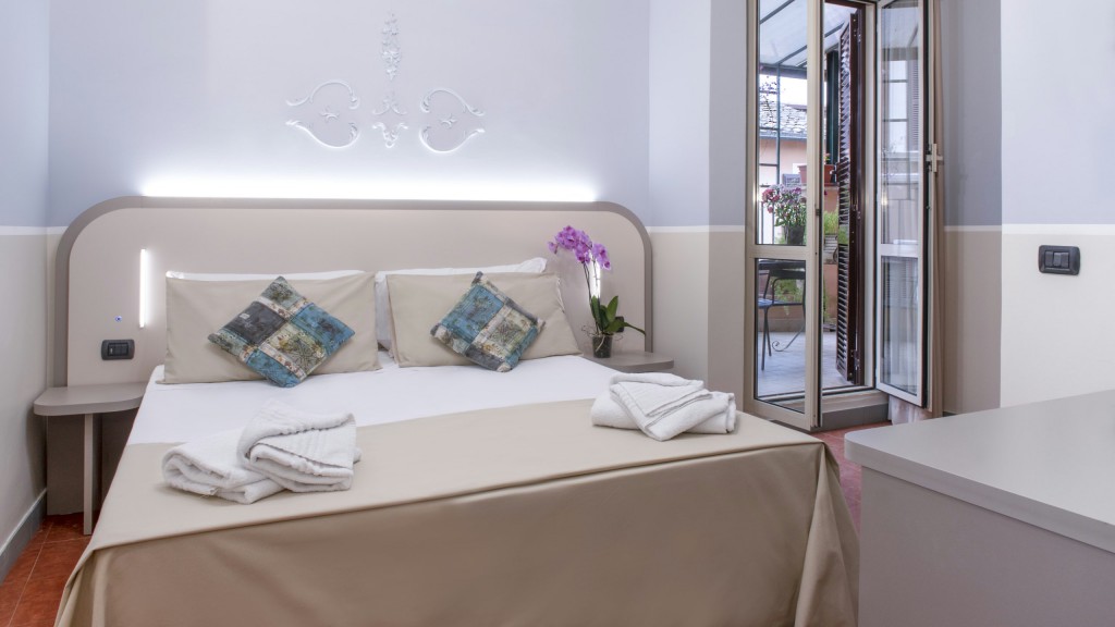 Hotel-Grifo-De-Monti-Rooms-Rome-superior-terrace-5