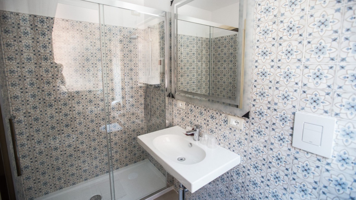 Hotel-Grifo-De-Monti-Rooms-Roma-camera-annex-bagno-2