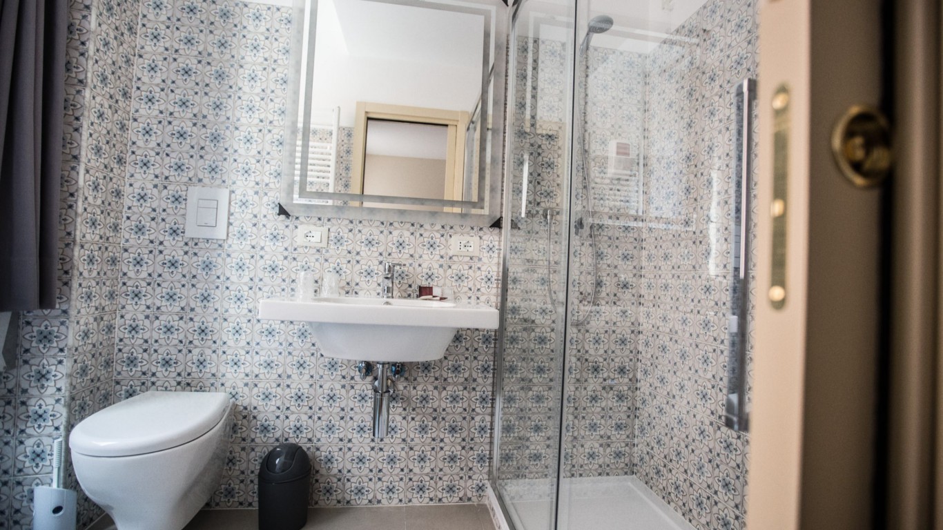 Hotel-Grifo-De-Monti-Rooms-Roma-quarto-annex-banho-3